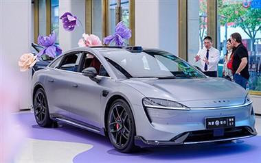 Papye Atizay ak Mak Machin